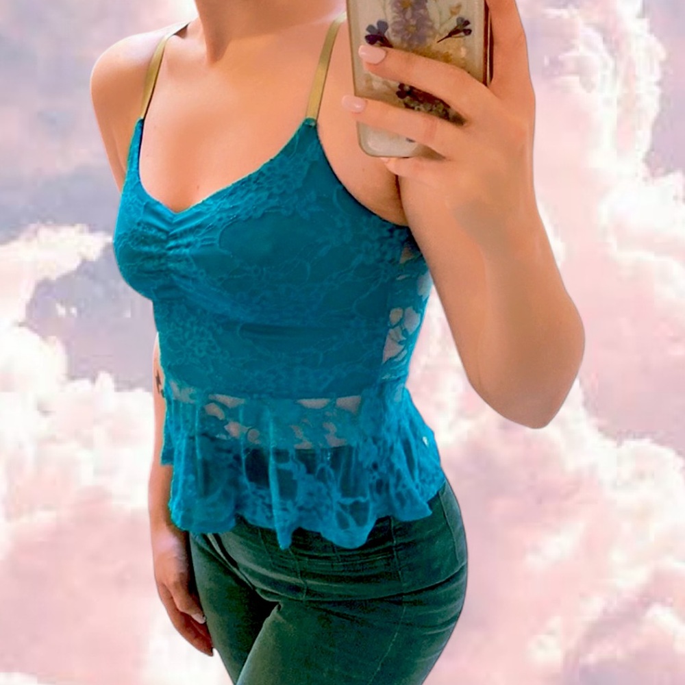 Sabora • Vintage Dainty Lace Peplum Tank